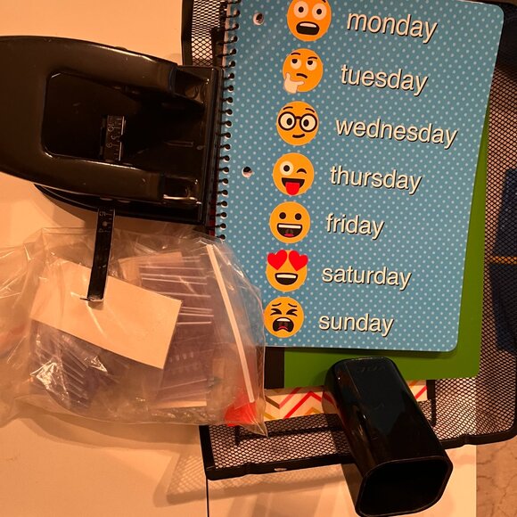 Office Supplies (Mixed Lot - 4 Lined‎ Notebooks, Hole Puncher, Organizing Items) - Picture 4 of 13